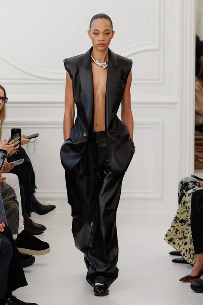 Look 30